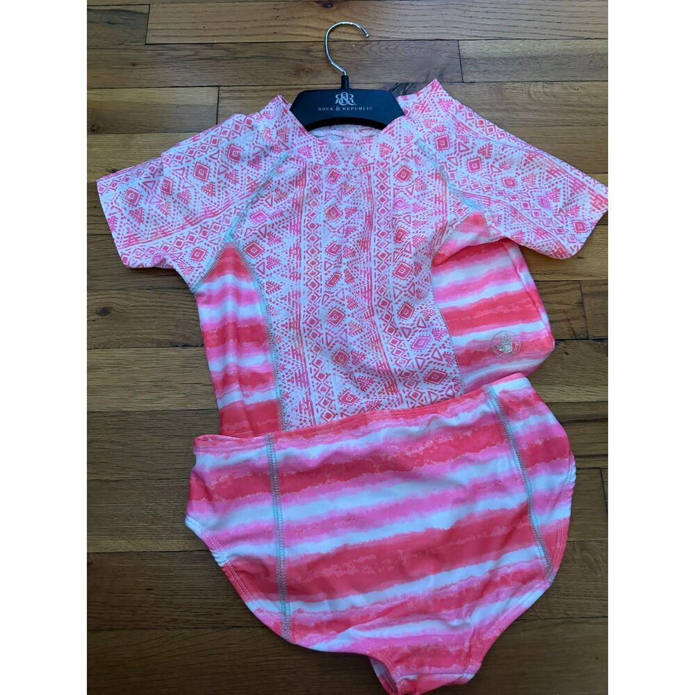 Girl Pink Patterned Short-Sleeve 2 Pc Swimsuit Floral Strip size 10 NWOT